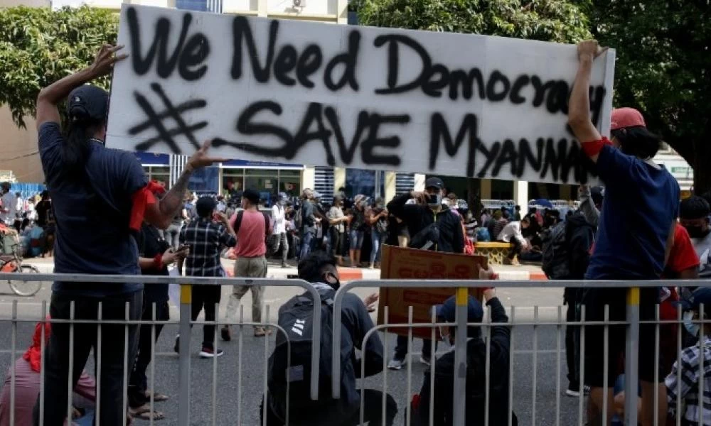 Ο επικεφαλής της στρατιωτικής χούντας στην Μιανμάρ υπόσχεται εκλογές